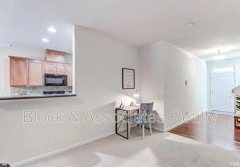 708 Mardonie Reach Ln — Photo 4
