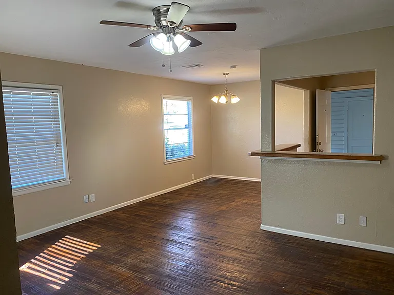 2405 Glengariff Dr — Photo 8
