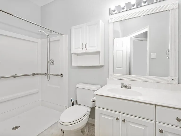 421 Livingstone Ln — Photo 15