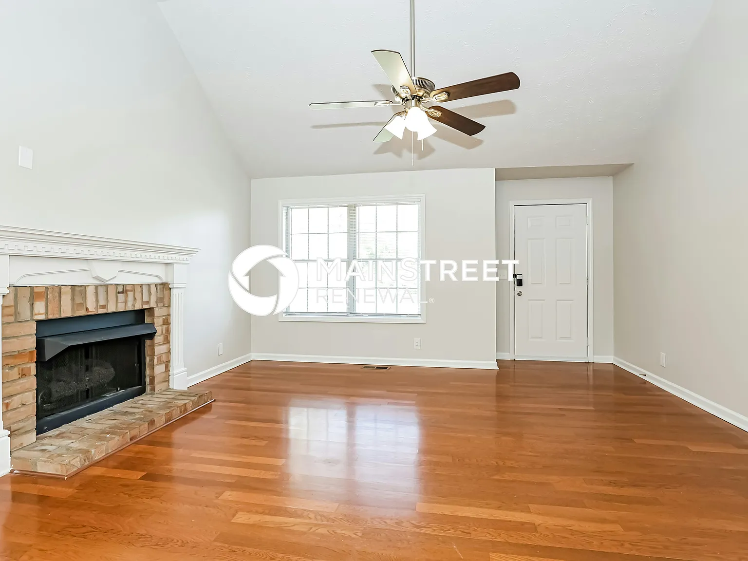 323 Alexis Dr — Photo 3