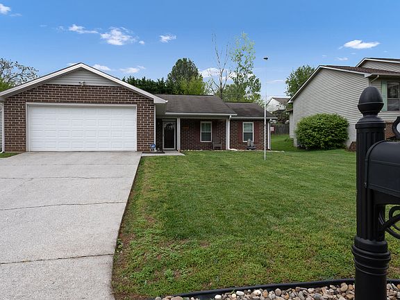 3rd image of 3212 Bloomfield Cir