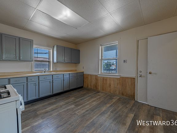 3rd image of 4901 Magoun Ave #2R