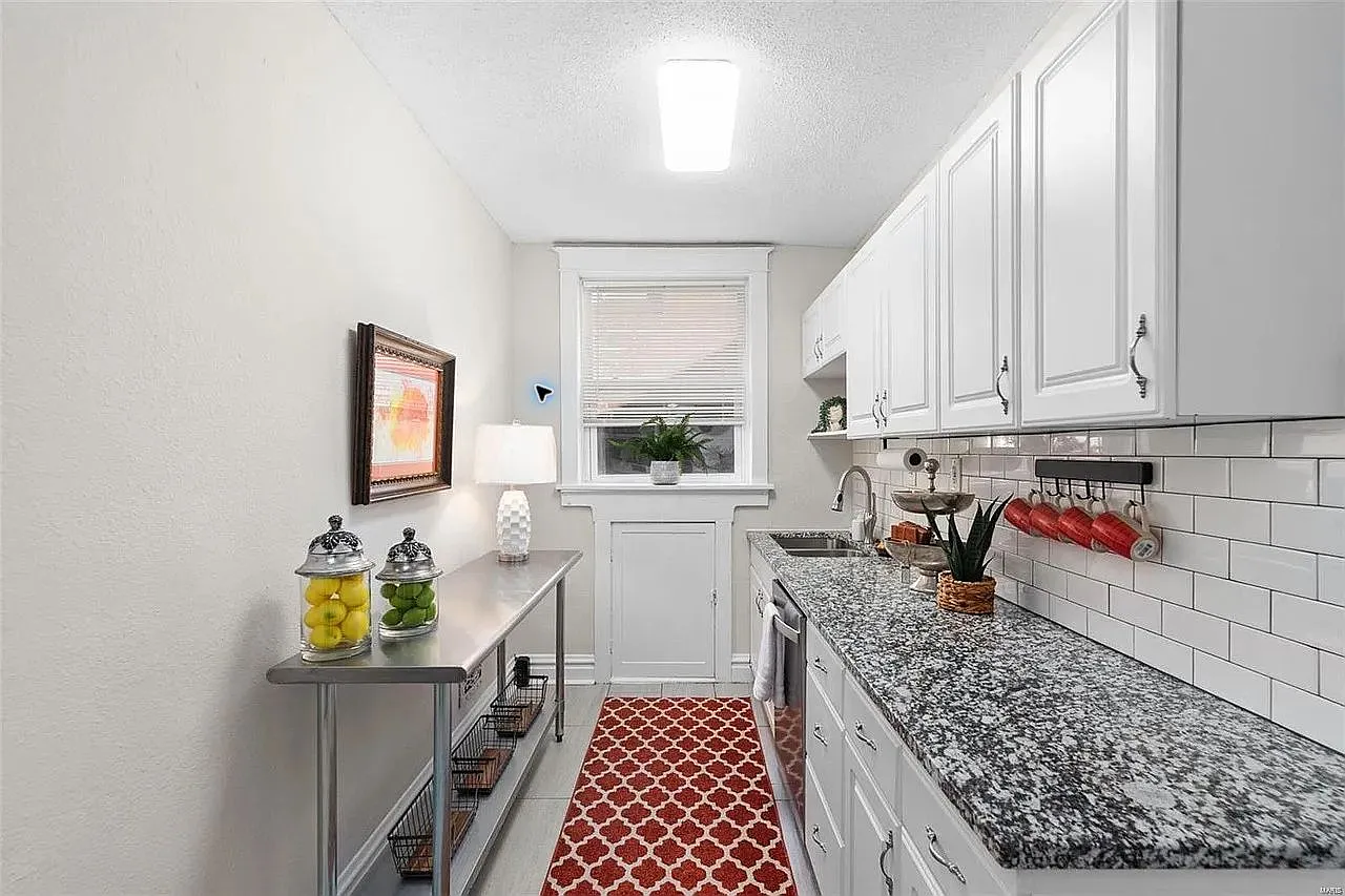 2 bed, 1000 sqft, $1,500 — Photo 2
