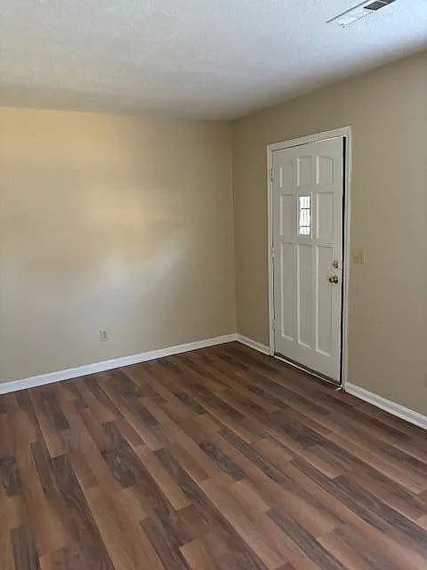 3 bed, 1.5 bath, 1150 sqft, $1,300 — Photo 4