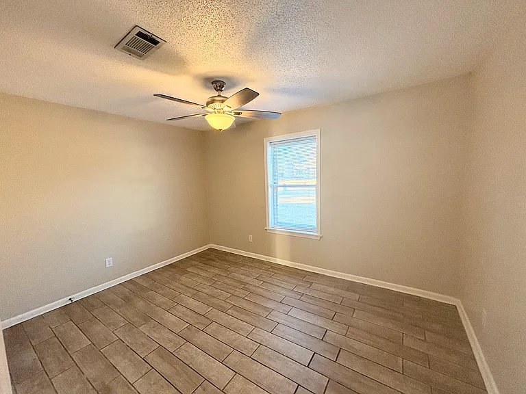 126 Raymond Dr — Photo 11
