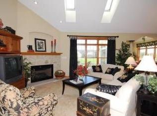 1829 Stonebridge Rd, Waukesha, WI 53188