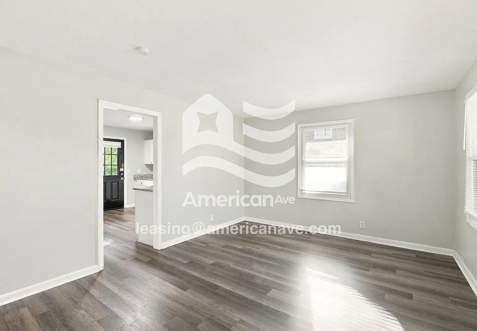 3 bed, 1.0 bath, 988 sqft, $1,215 — Photo 3
