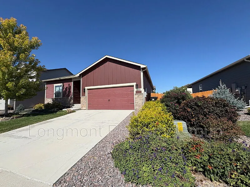 3 bed, 2.0 bath, 1965 sqft, $3,200 — Photo 1