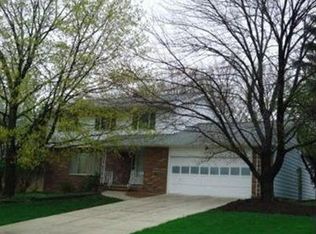 7665 Saratoga Rd, Middleburg Heights, OH 44130
