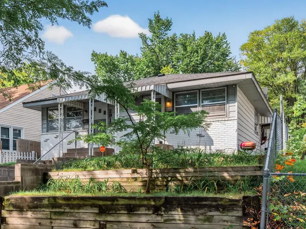 2913 Bryant Ave N, Minneapolis, MN 55411