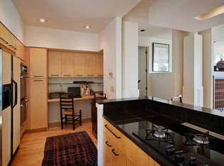 531 Overlake Dr E, Medina, WA 98039