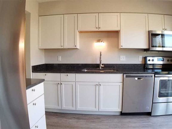 2nd image of 1582 Meadow Hill Ct