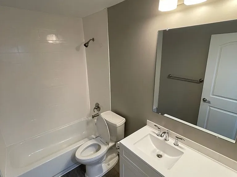 Remodeled Apartments Walking Distance from IU Campus — Photo 8