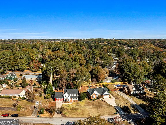 4th image of 215 Pineywood Rd