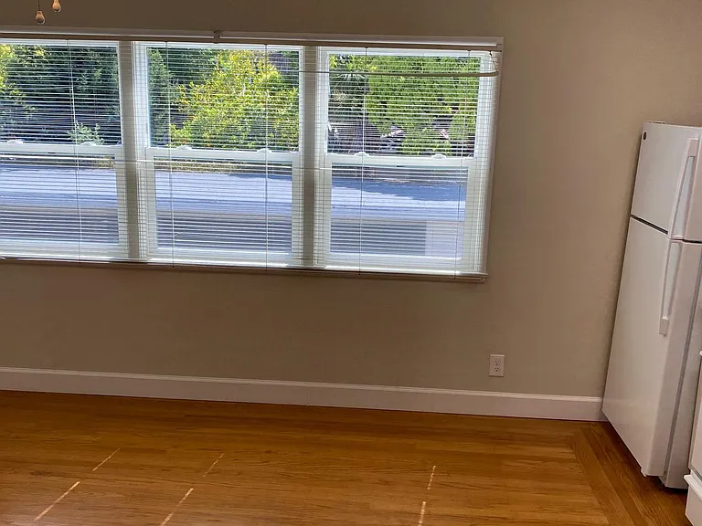 288 Everett Ave — Photo 3