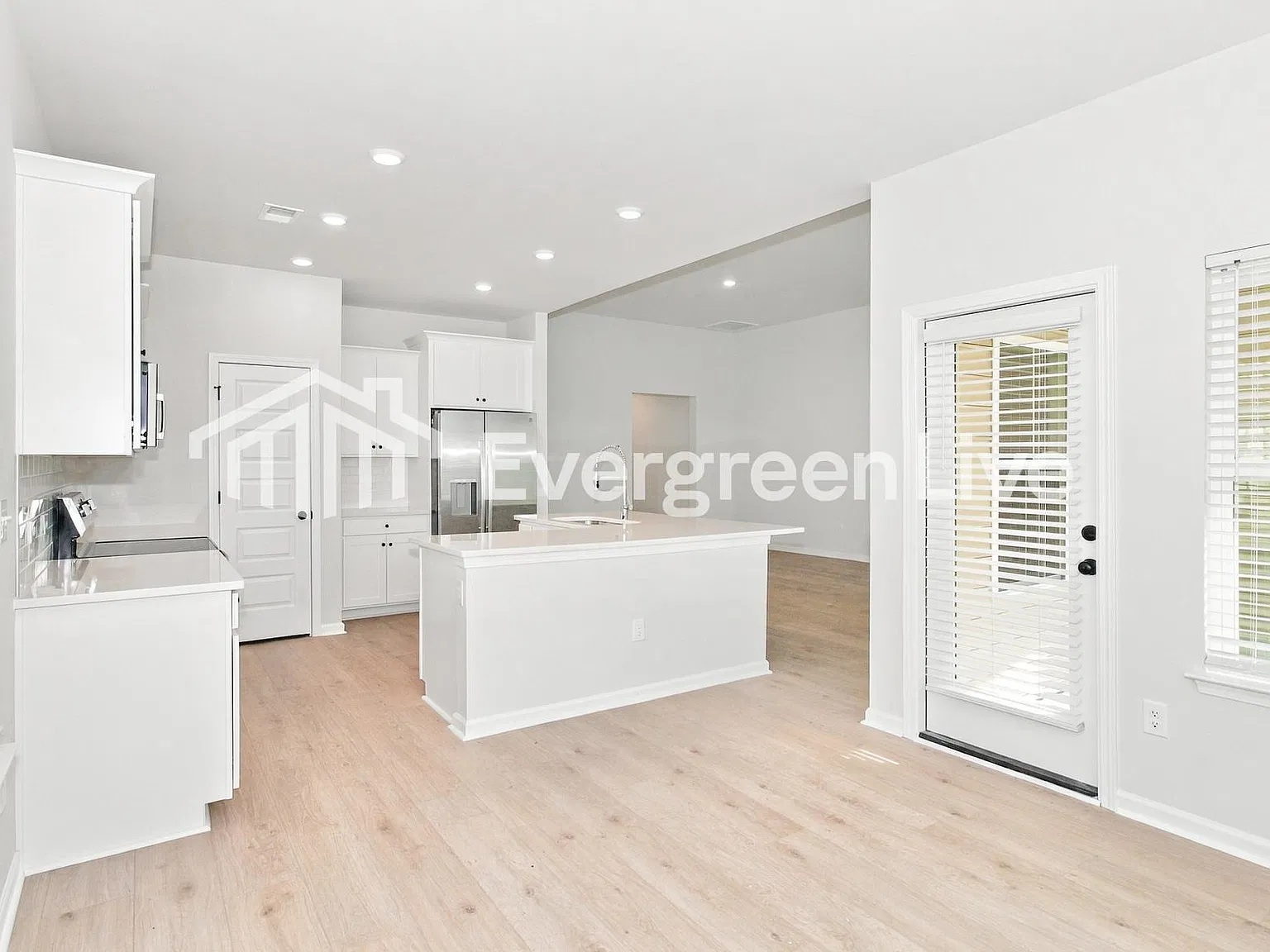 3 bed, 2.0 bath, 1748 sqft, $1,995 — Photo 4