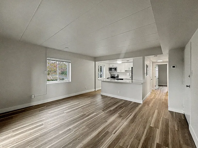 8 Midland Rd — Photo 1