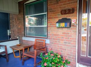 687 Dupont St #A, Toronto, ON M6G 1Z5