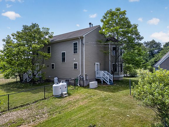 3rd image of 515 Lowelltown Road