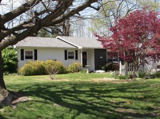 111 Weisbrook Ln, Carterville, IL 62918