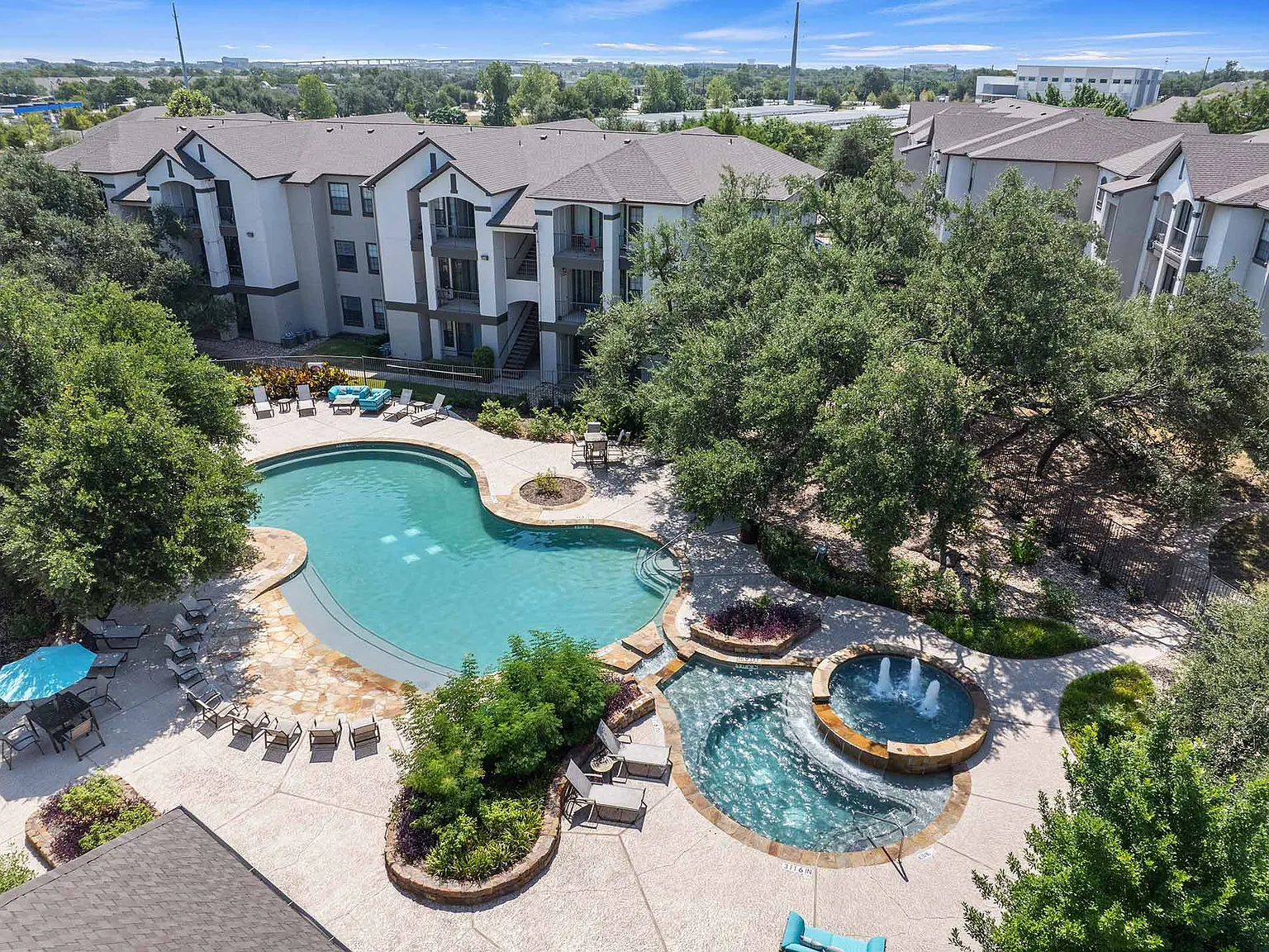 Lakeline Villas — Photo 2