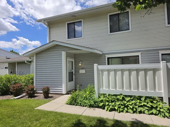727 Whitesail Dr, Schaumburg, IL 60194