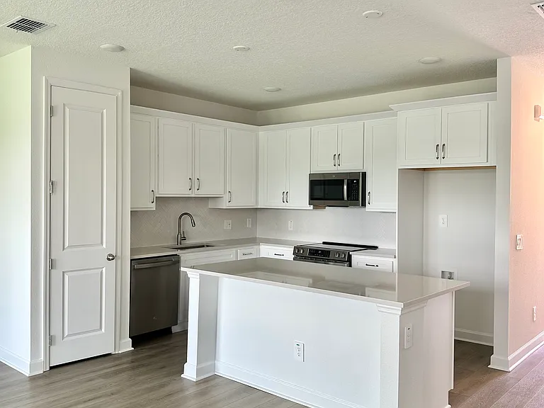 7588 Deer Valley Cir — Photo 1
