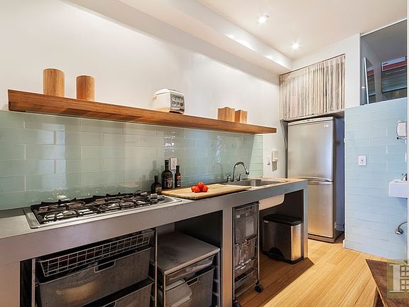 4th image of 325 W 21st St APT 16