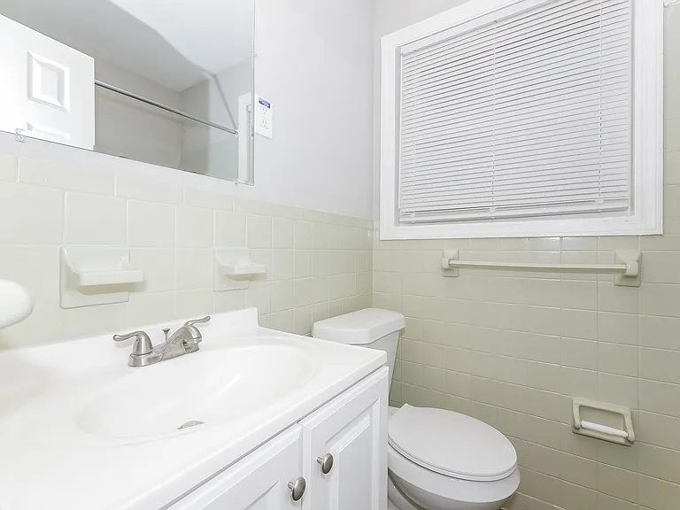1768172_029_bathroom_13329706.jpg