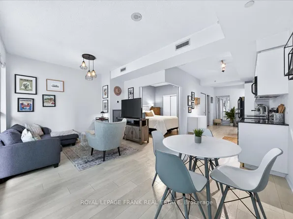 150 E Liberty St #405, Toronto, ON M6K 3R5