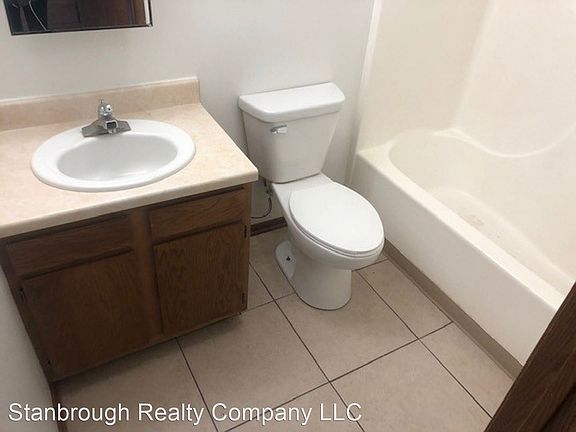2nd image of 1598 Linden St #20
