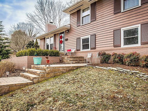 2nd image of 1433 Dobyns Dr