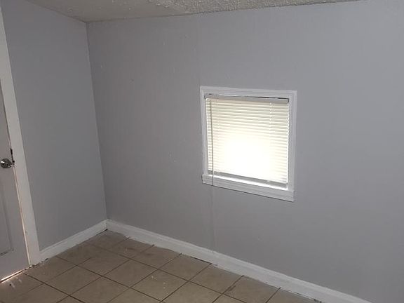 5th image of 713 Scotland Dr APT 3