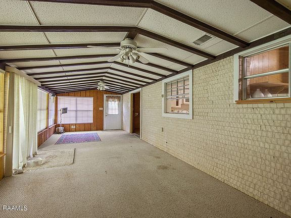 4th image of 210 Saint John Ave