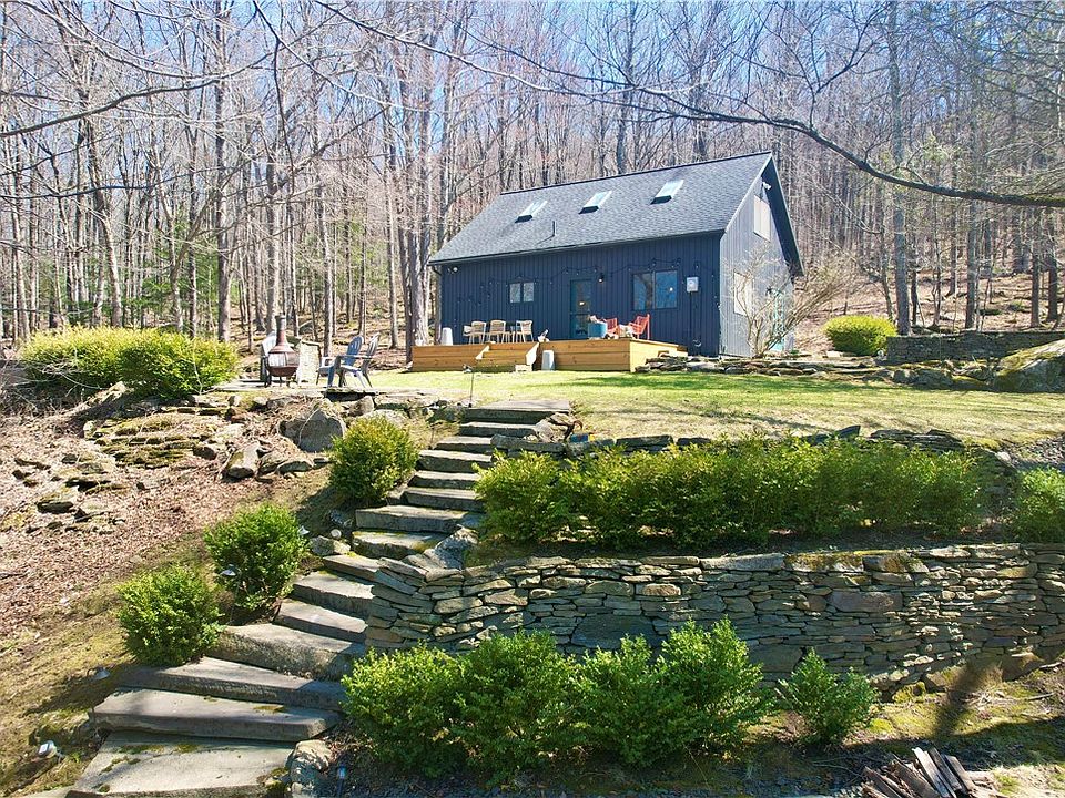 1st image of 410 Roaring Brook Ln