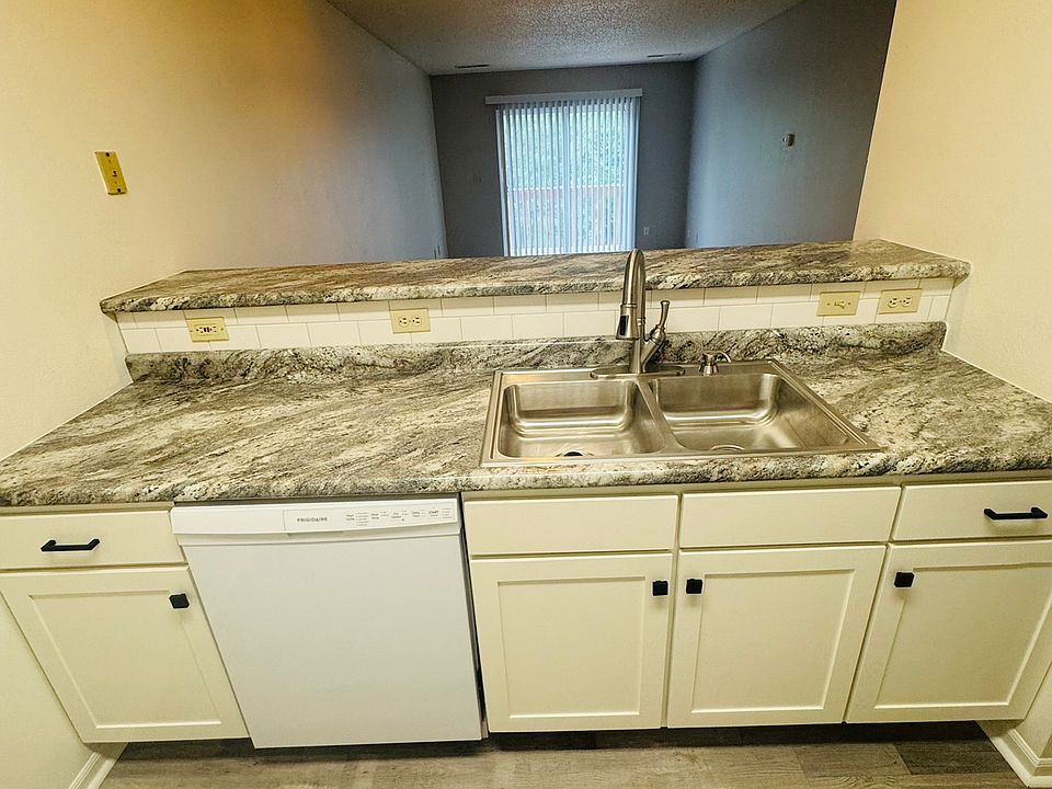 1st image of 365 Beaver Kreek Ctr APT 6