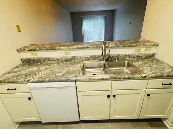 365 Beaver Kreek Ctr APT 6, North Liberty, IA 52317