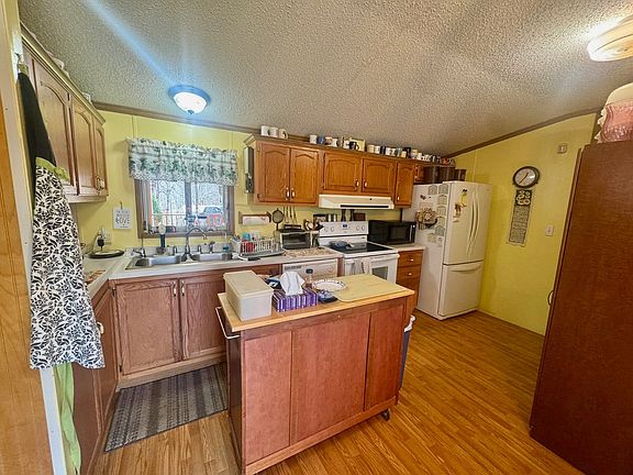 4th image of 108 Twin Trees Rd