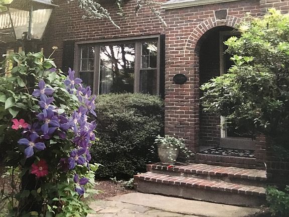 Walkway to front entrance.