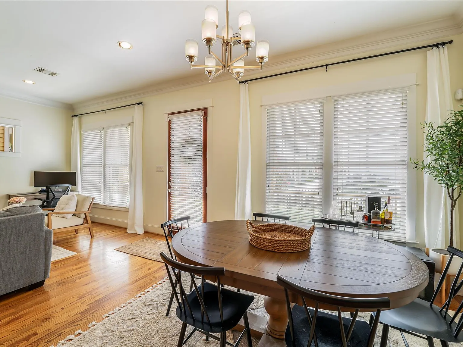 3 bed, 2.5 bath, 1874 sqft, $3,200 — Photo 4