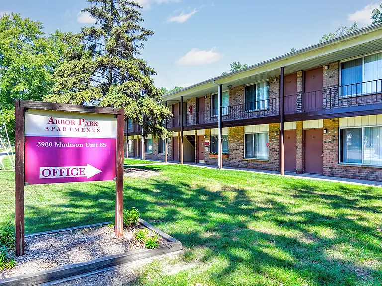Arbor Park Apartments — Photo 13