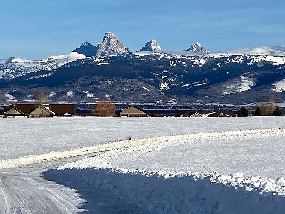 Teton peaks to east
