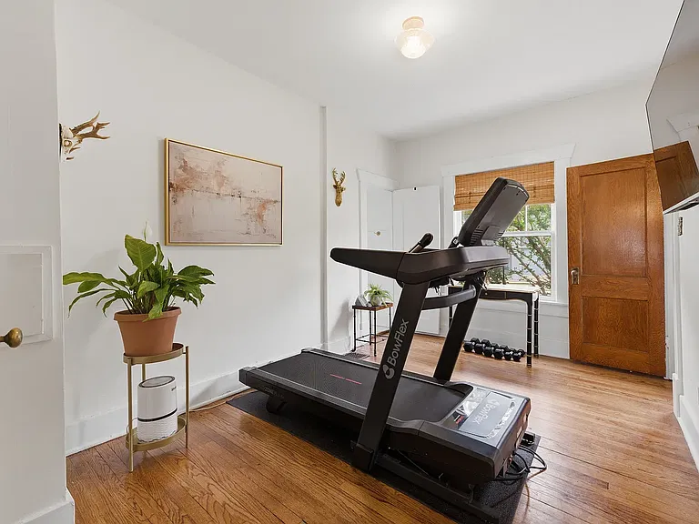 411 N Clifton Ave — Photo 17