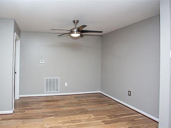 3rd image of 4212 Pine Heights Dr NE