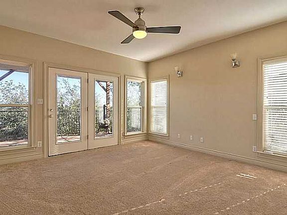 5th image of 408 Cowal Dr N