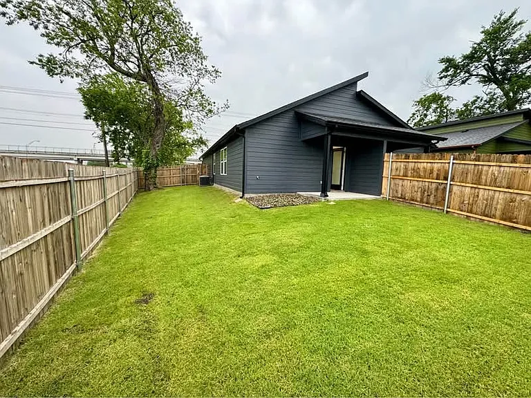 3108 Mill St — Photo 3
