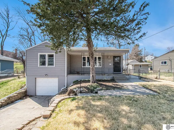 3248 S 40th St, Omaha, NE 68105