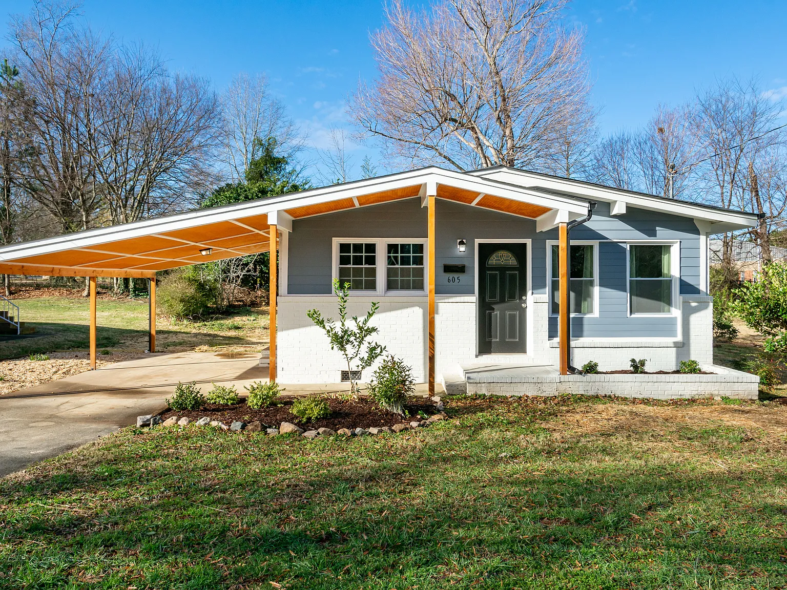 605 Delany Dr — Photo 2