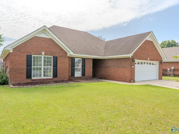 1404 Lake Pointe Dr SW, Decatur, AL 35603