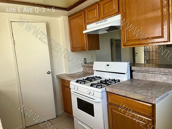 5th image of 406 E Avenue Q #3-5